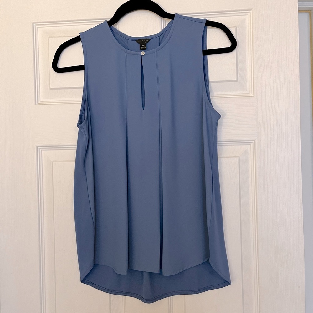 Women’s business causal sleeveless top